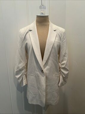 Elizabeth and James Women's Ivory Single-Button Blazer